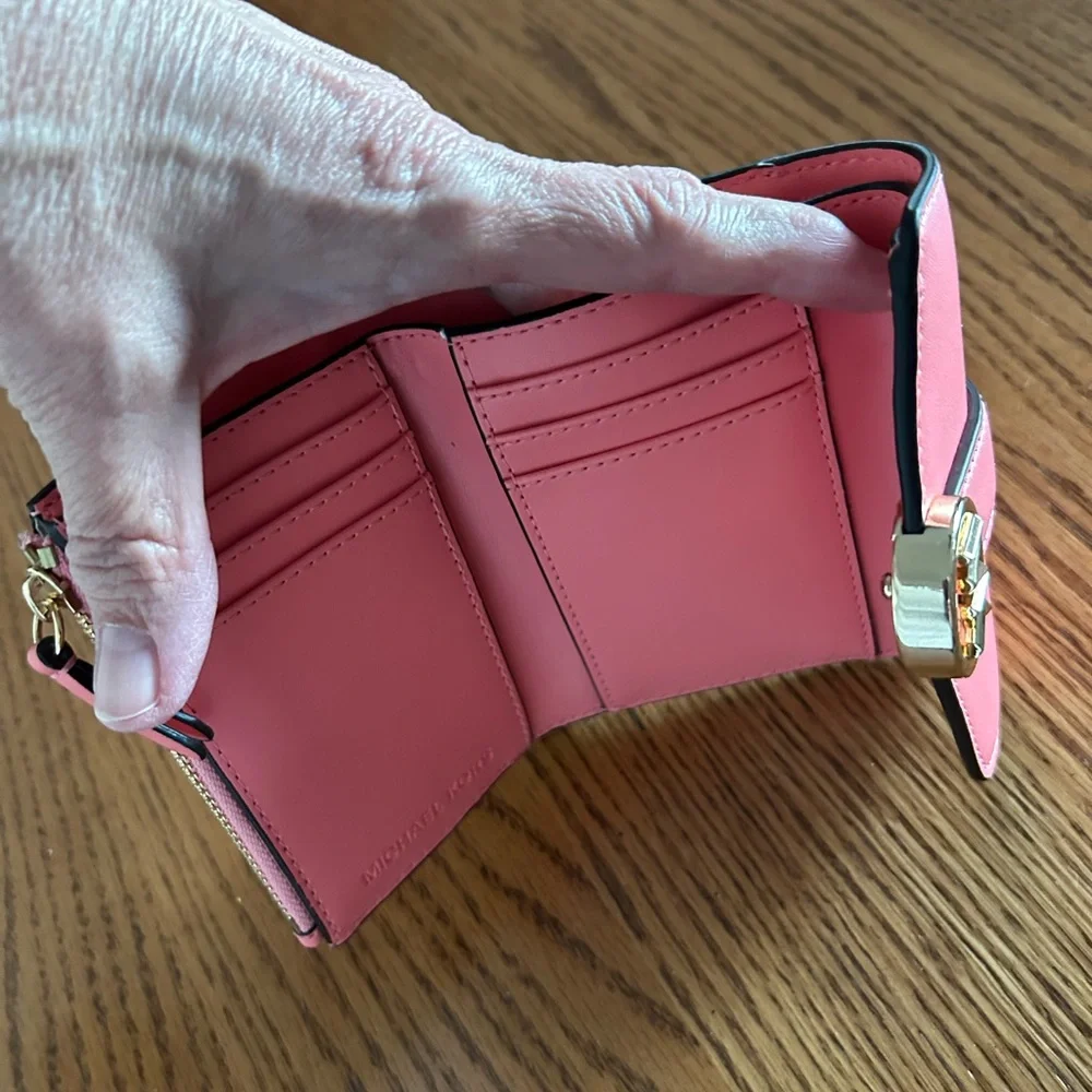 Michael Kors Trifold Medium Wallet New Without Tags Never Used Grapefruit - Picture 2 of 8